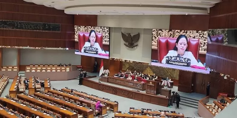 Rakyat Cuma Bisa Gigit Jari