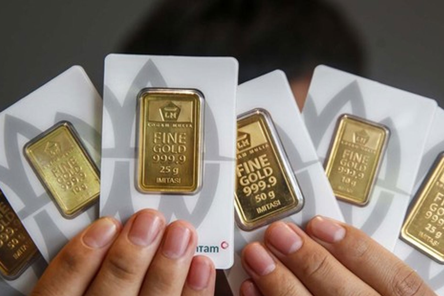 Rupiah Melemah, Harga Emas Meroket Hari Ini